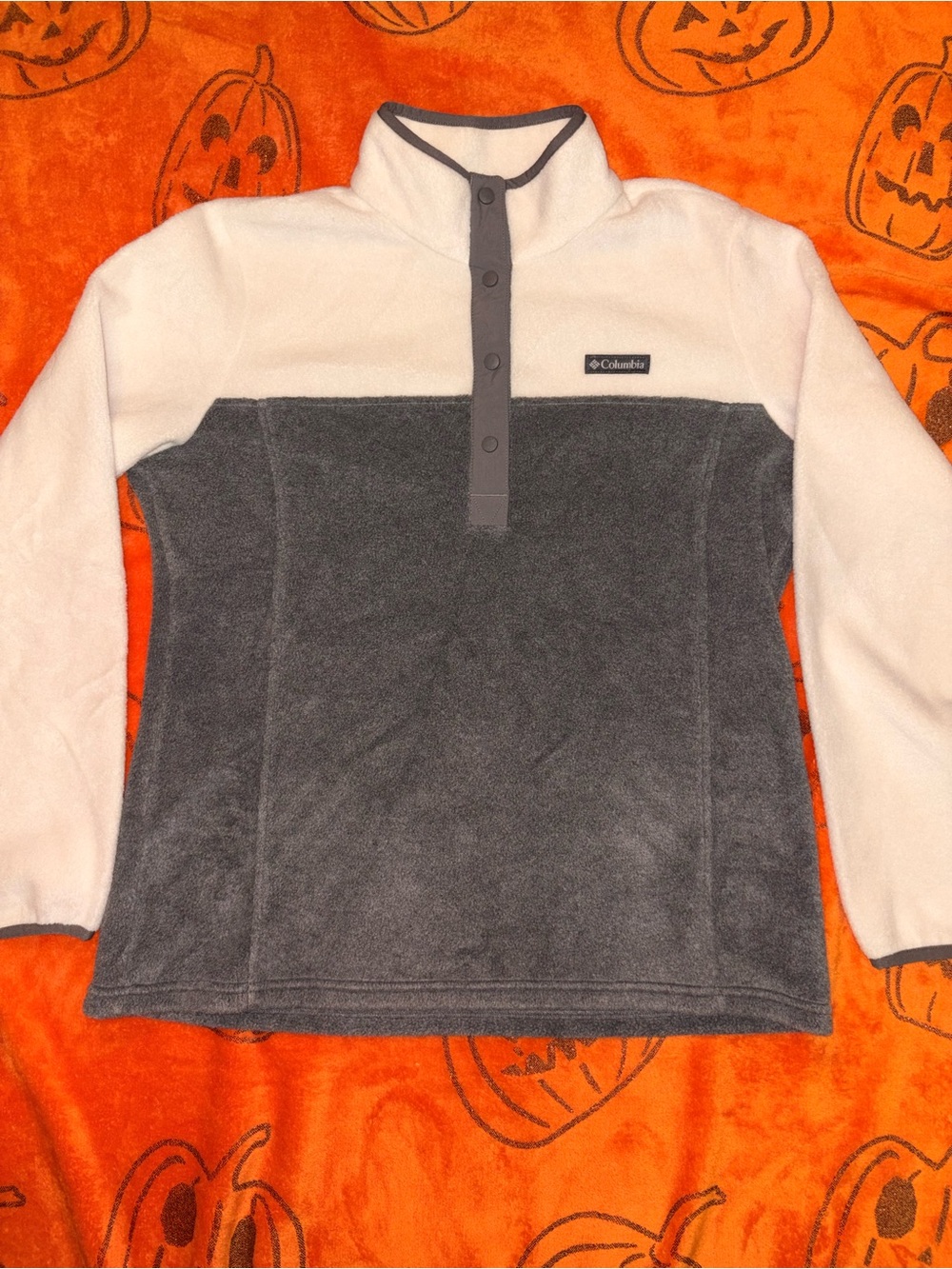 Columbia Woman’s Two-Tone Gray & White Fleece Pullover